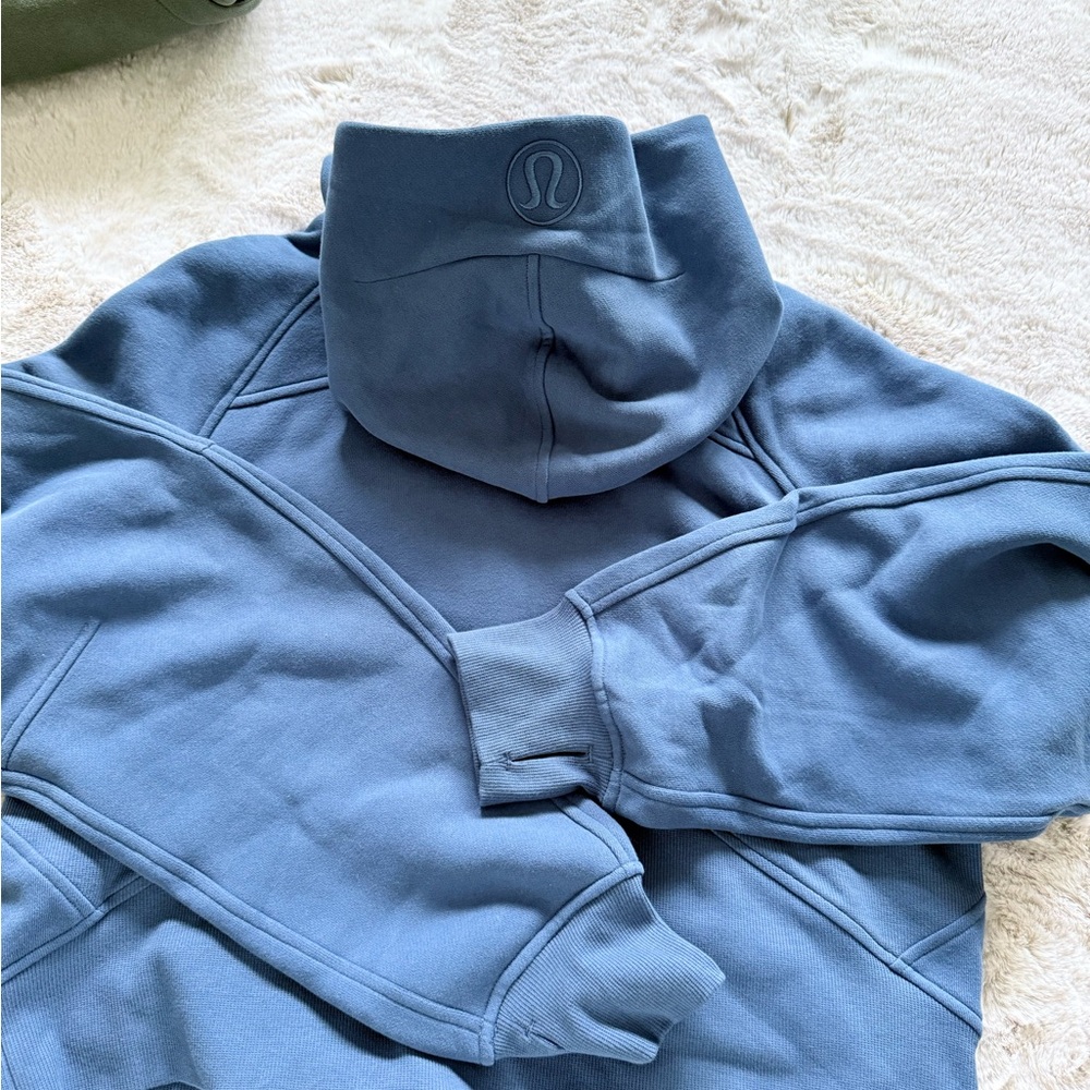 lululemon athletica women’s Turtleneck in Slate Blue. Preworn. No damages